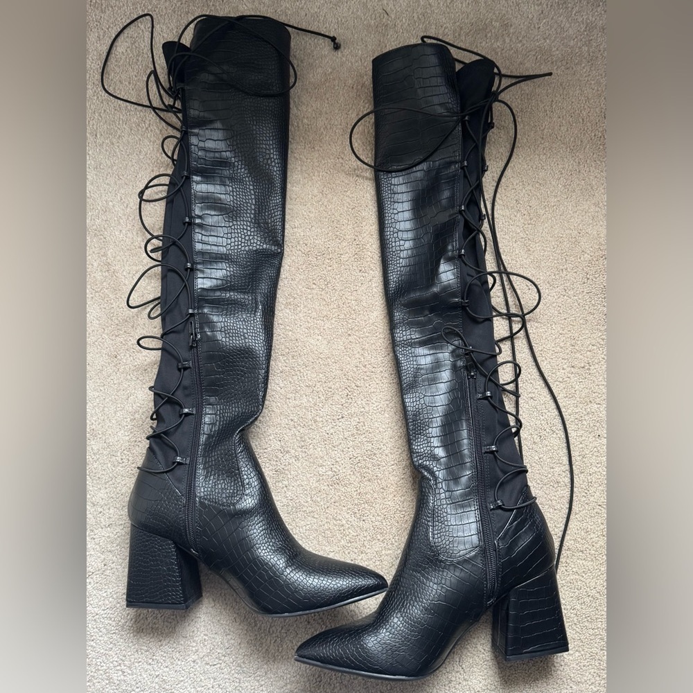 Elevate Your Style with Women’s Tru Comfort Foam Chunky Heel Boots Size 9